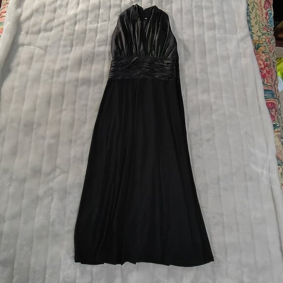 🎁🤶❤️ Beautiful Black Dress from Dillard's - Picture 8 of 15